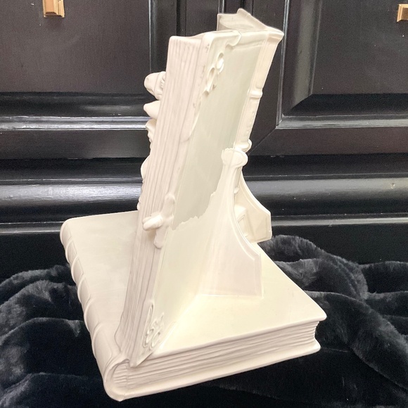 Vintage Nativity Scene Magi Wise Men Bookend with Bible Sculpture - Picture 13 of 16